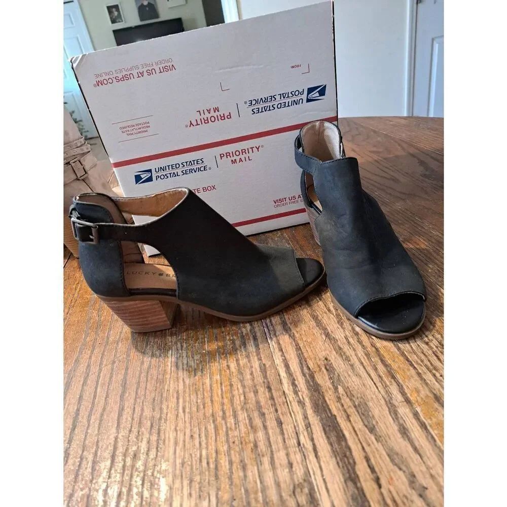 6.5M Lucky Brand Black Leather Barimo Stacked Heel Ankle Strap Shoes Cut Out